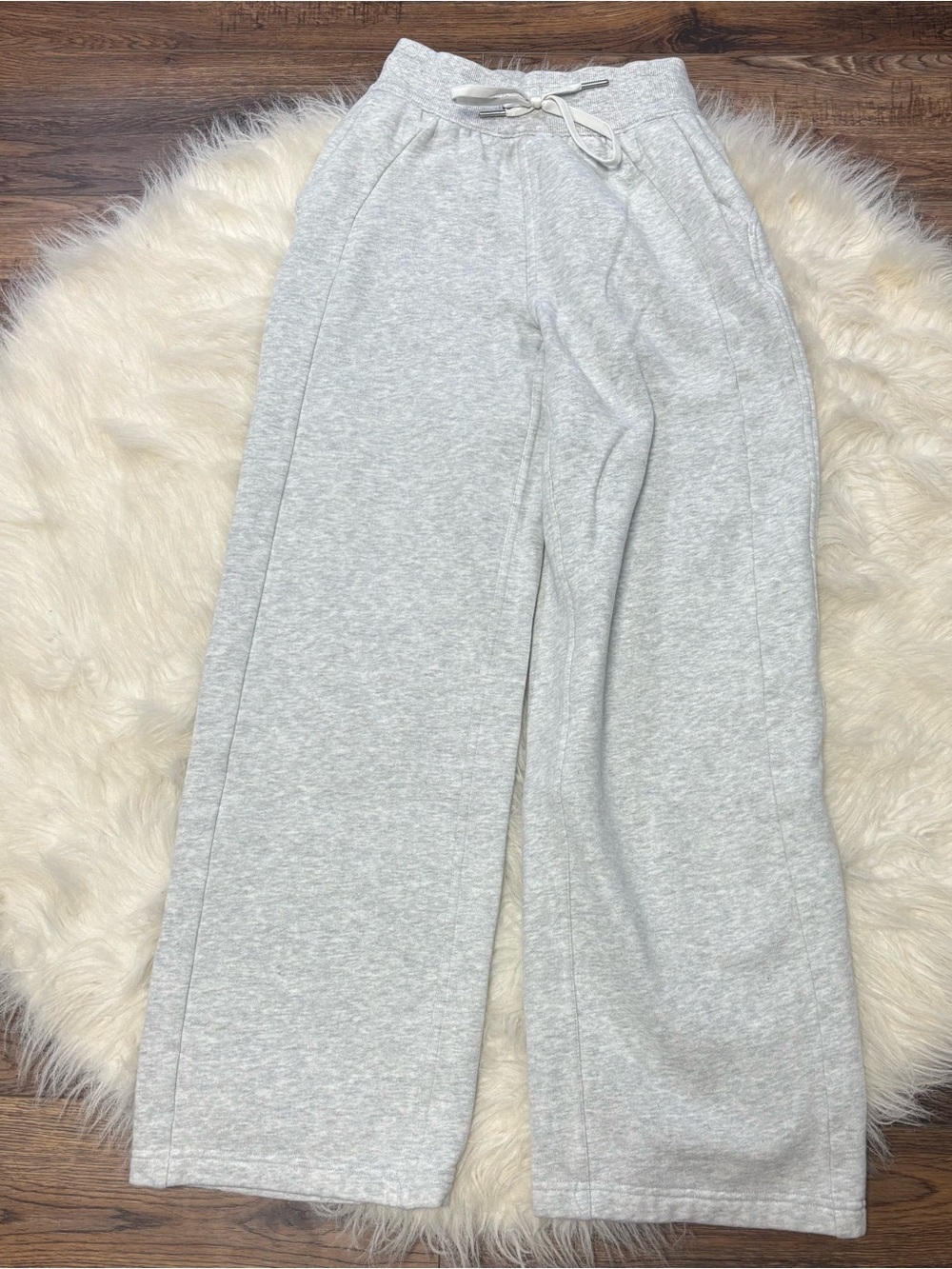 Lululemon Scuba Mid-Rise Wide-Leg Pant in Light Heathered Gray size XXXS
